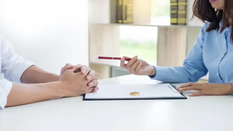 mi expareja incumple convenio regulador
